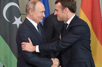 Vladimir Putin con Emmanuel Macron