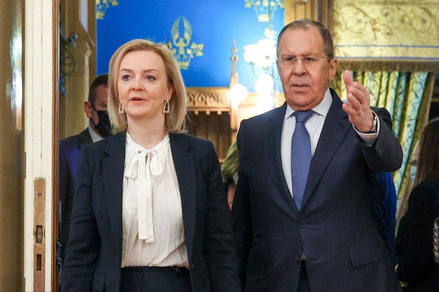 Liz Truss e Serghei Lavrov