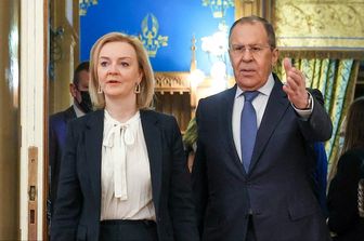 Liz Truss e Serghei Lavrov