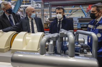 Il presidente Francese Emmanuel Macron visita la fabbrica per i sistemi di turbine nucleari a Belfort&nbsp;