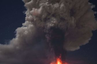 &nbsp;L'eruzione del 10 febbraio 2022