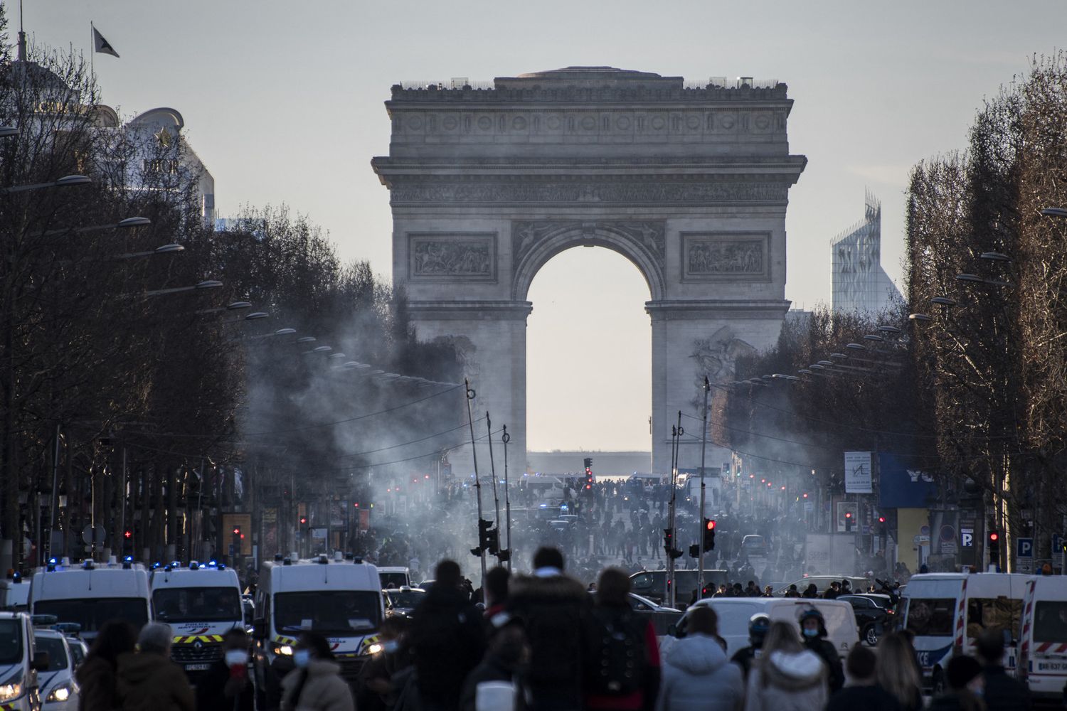 Le proteste sugli Champs Elysees&nbsp;