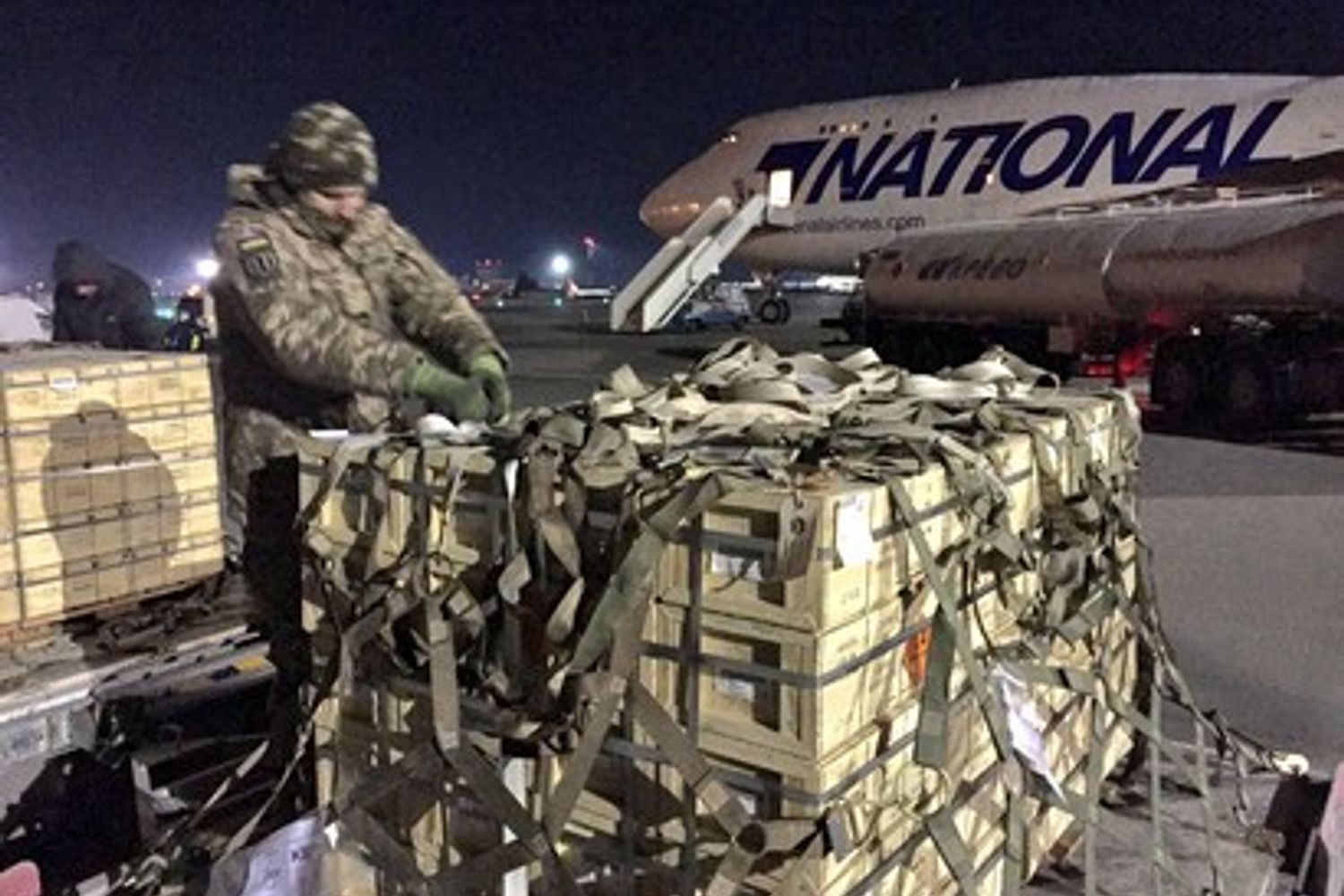 Approvvigionamenti militari americani in arrivo in Ucraina