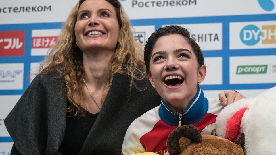 Eteri Tutberidze con una delle sue allieve&nbsp;