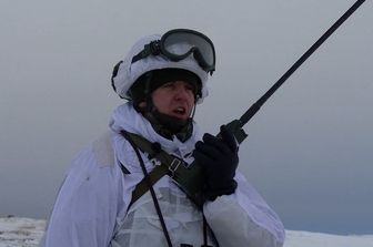 Un soldato russo al confine con l'Ucraina&nbsp;