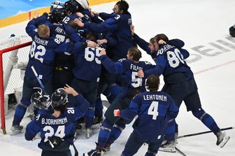 Hockey su ghiaccio, la Finlandia festeggia l'oro conquistato a Pechino 2022