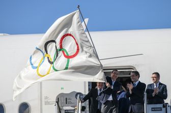 L'arrivo della bandiera olimpica in Italia