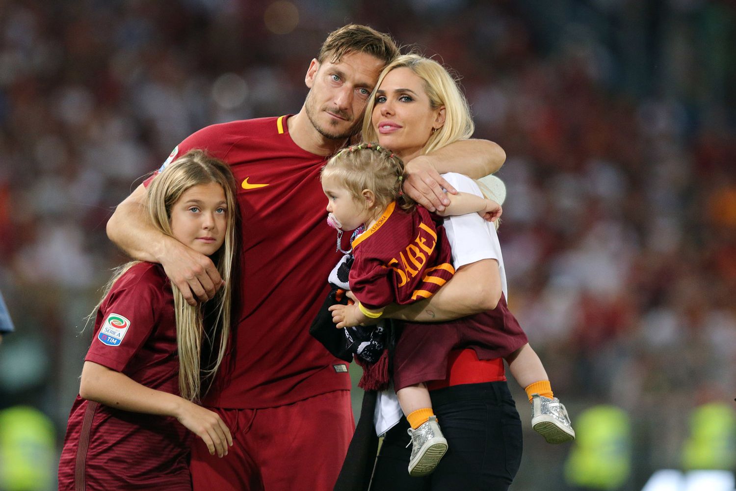 Francesco Totti e Ilary Blasi con due dei tre figli