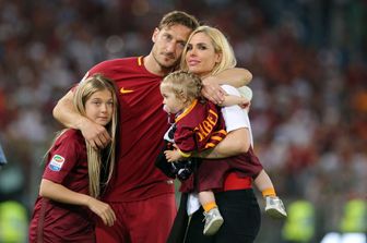 Francesco Totti e Ilary Blasi con due dei tre figli