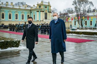 Il presidente ucraino Zelensky e quello turco durante la visita di Erdogan a Kiev