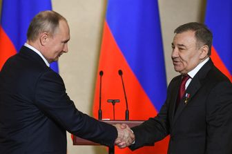 Ilpresidente della Rusia Vladimr Putin premia Arkady Rotenberg&nbsp;