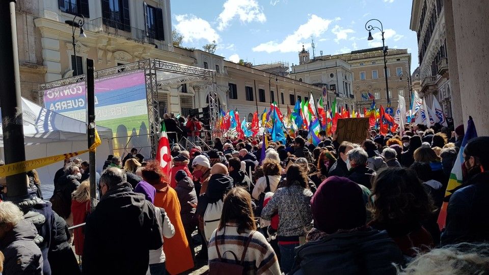 Roma, manifestazione per la pace a piazza Santissimi Apostoli&nbsp;