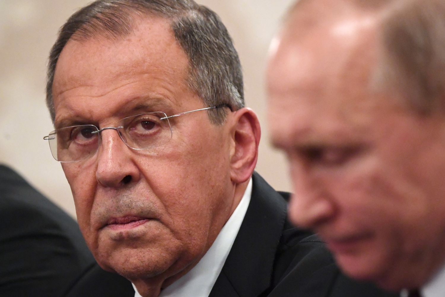 Il ministro degli Esteri Sergei Lavrov e il presidente della Russia  Vladimir Putin&nbsp;