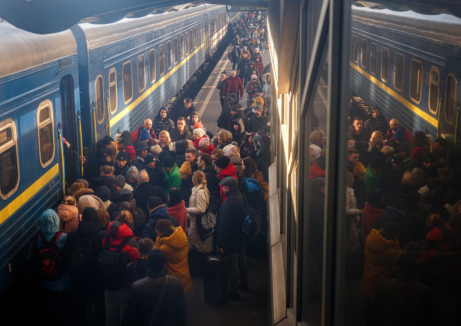 Treni presi d'assalto alla stazione di Kiev per fuggire dalla capitale&nbsp;