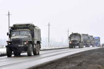 Colonne di mezzi russi in territorio ucraino