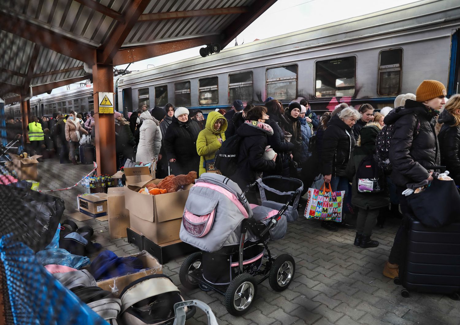 Profughi ucraini all'arrivo in Polonia