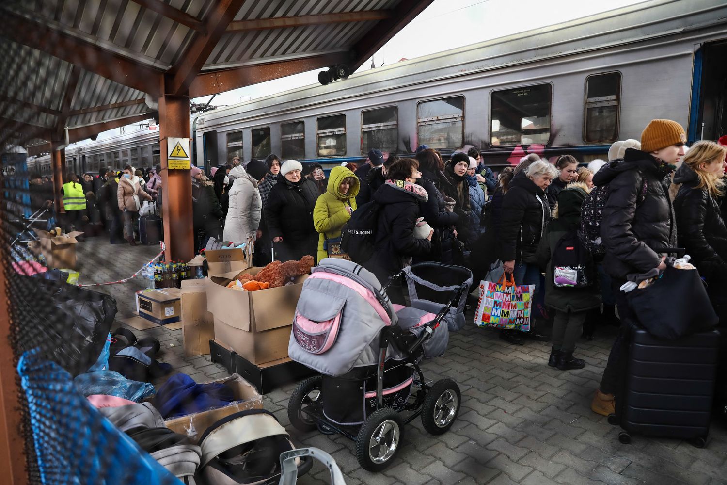 Profughi ucraini all'arrivo in Polonia