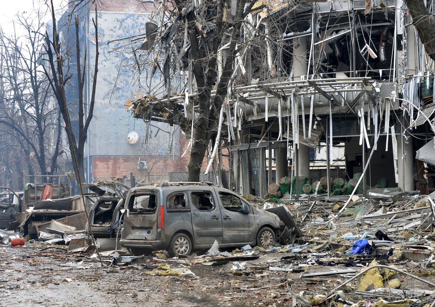 I danni dei bombardamenti a Karkhiv