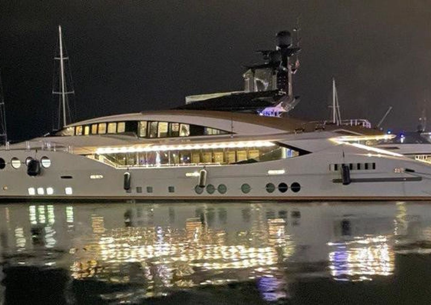 L'imbarcazione di propriet&agrave; di un miliardario russo 'Lady M Yacth' del valore di 65 milioni di euro&nbsp;