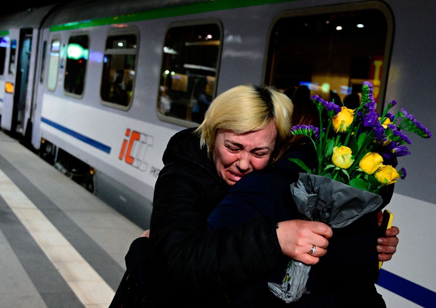 Una profuga ucraina in arrivo alla stazione di Berlino