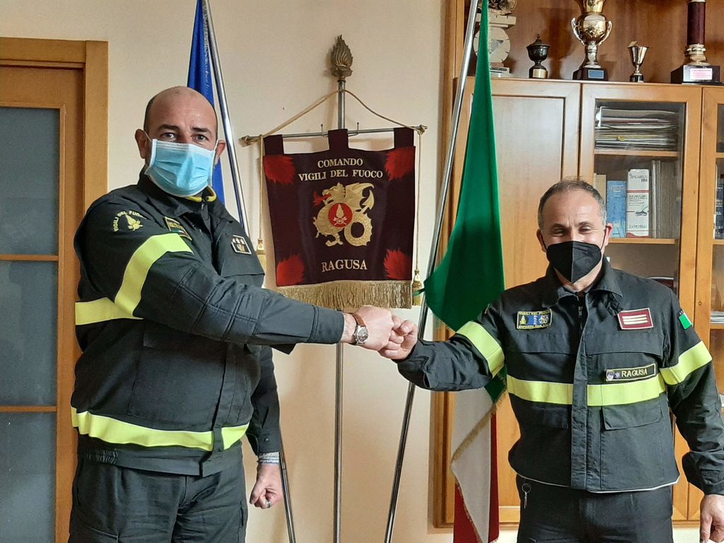 da sin. il comandante provinciale vvff Calogero Barbera e il capo reparto Carlo Tidona