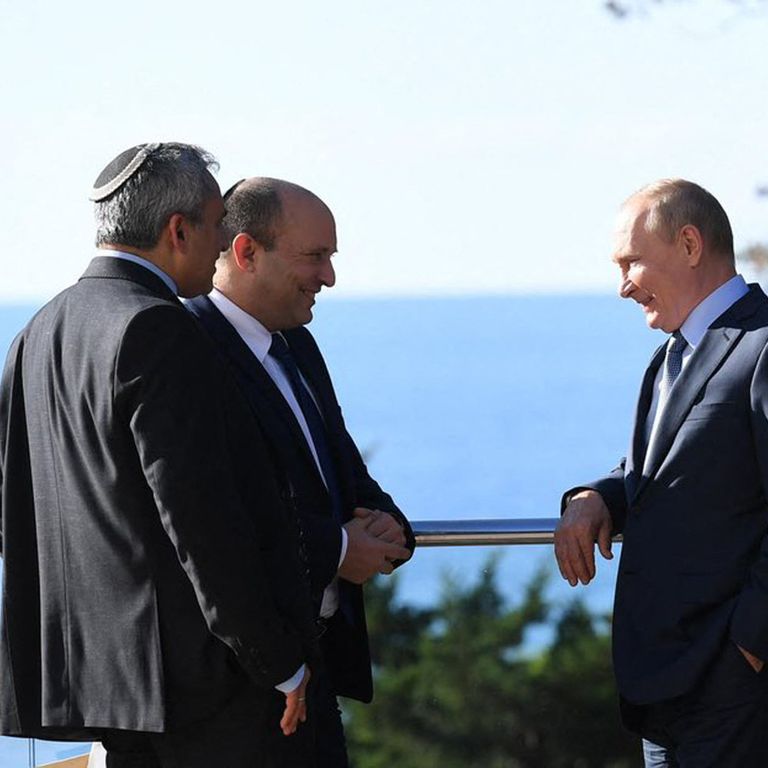Sochi, l'incontro fra Vladimir Putin e Naftali Bennett