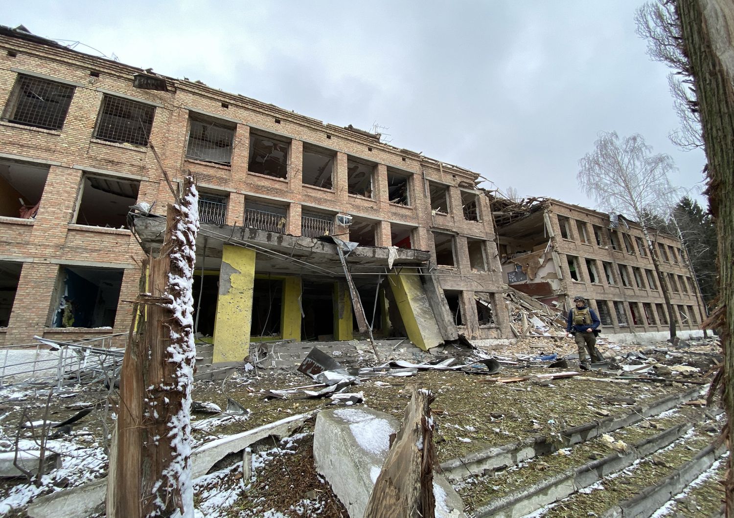 Un palazzo di Kiev bombardato