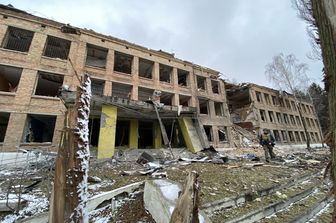 Un palazzo di Kiev bombardato