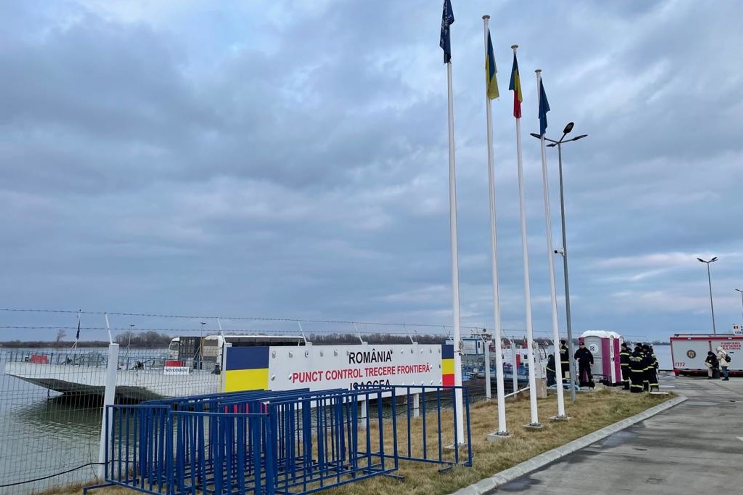 Il punto di arrivo dei profughi ucraini a Isaccea, in Romania