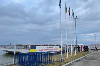 Il punto di arrivo dei profughi ucraini a Isaccea, in Romania