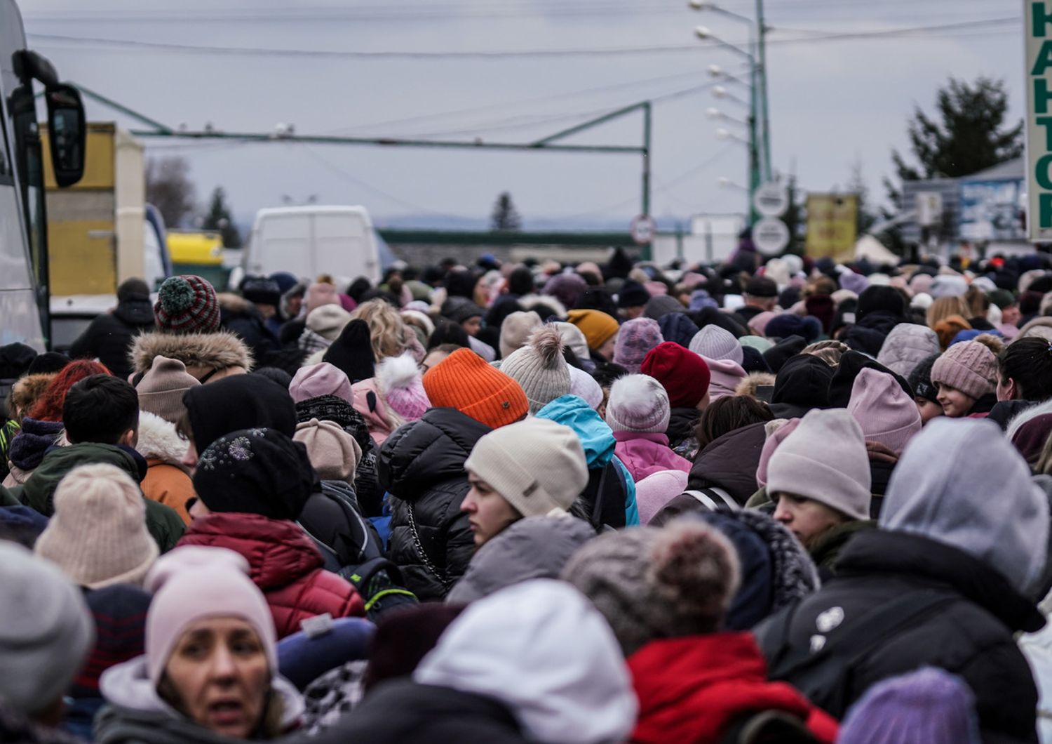 Profughi ucraini al confine con la Polonia