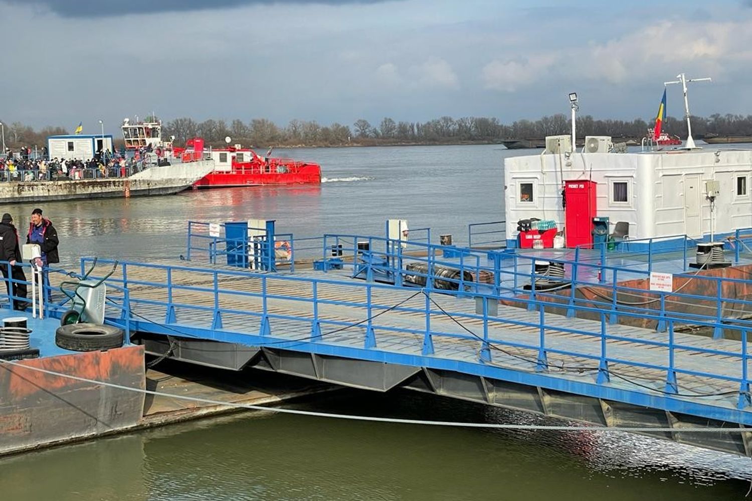Il pontile sul Danubio al quale attraccano i traghetti dall'Ucraina