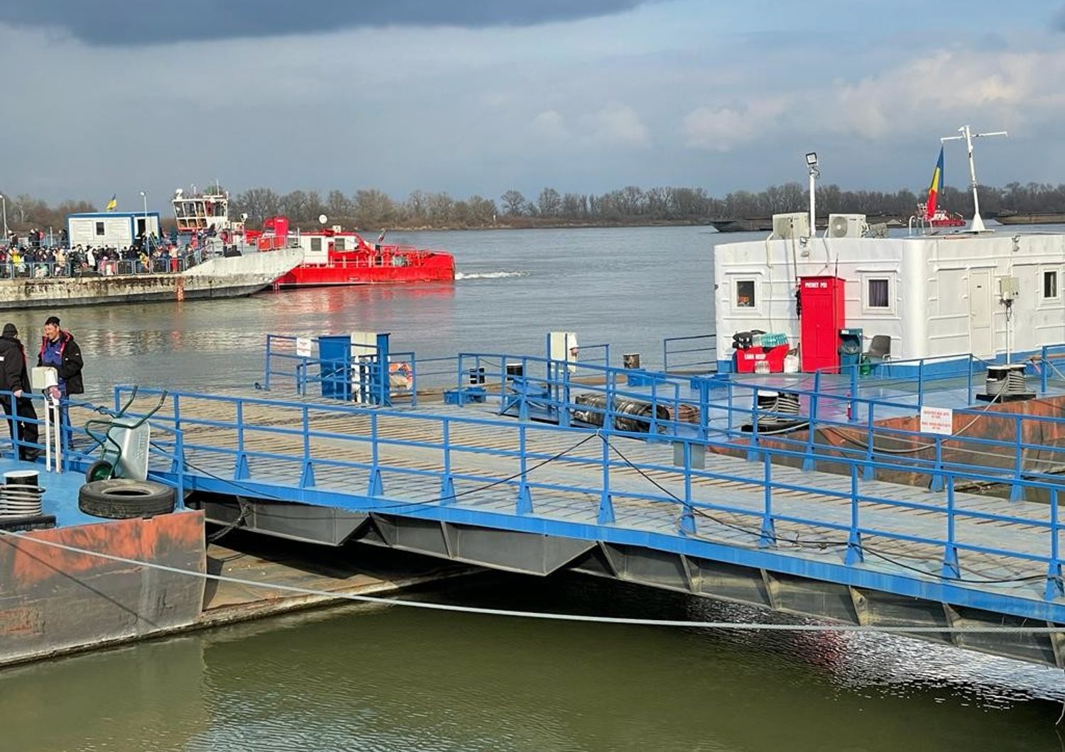 Il pontile sul Danubio al quale attraccano i traghetti dall'Ucraina