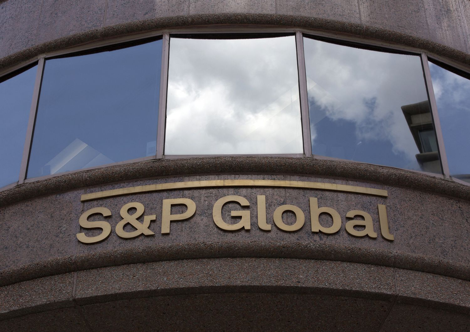 S&amp;P taglia stime Pil globale +3,4% Eurozona +3,2%