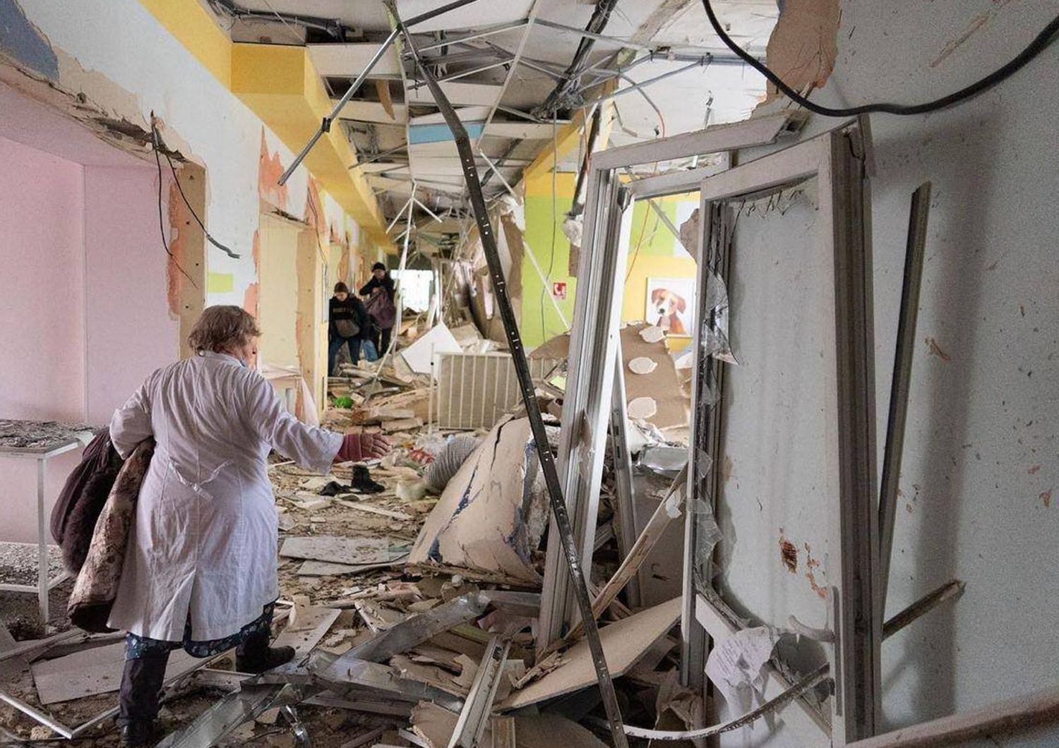 Ospedale pediatrico a Mariupol devastato dalle bombe