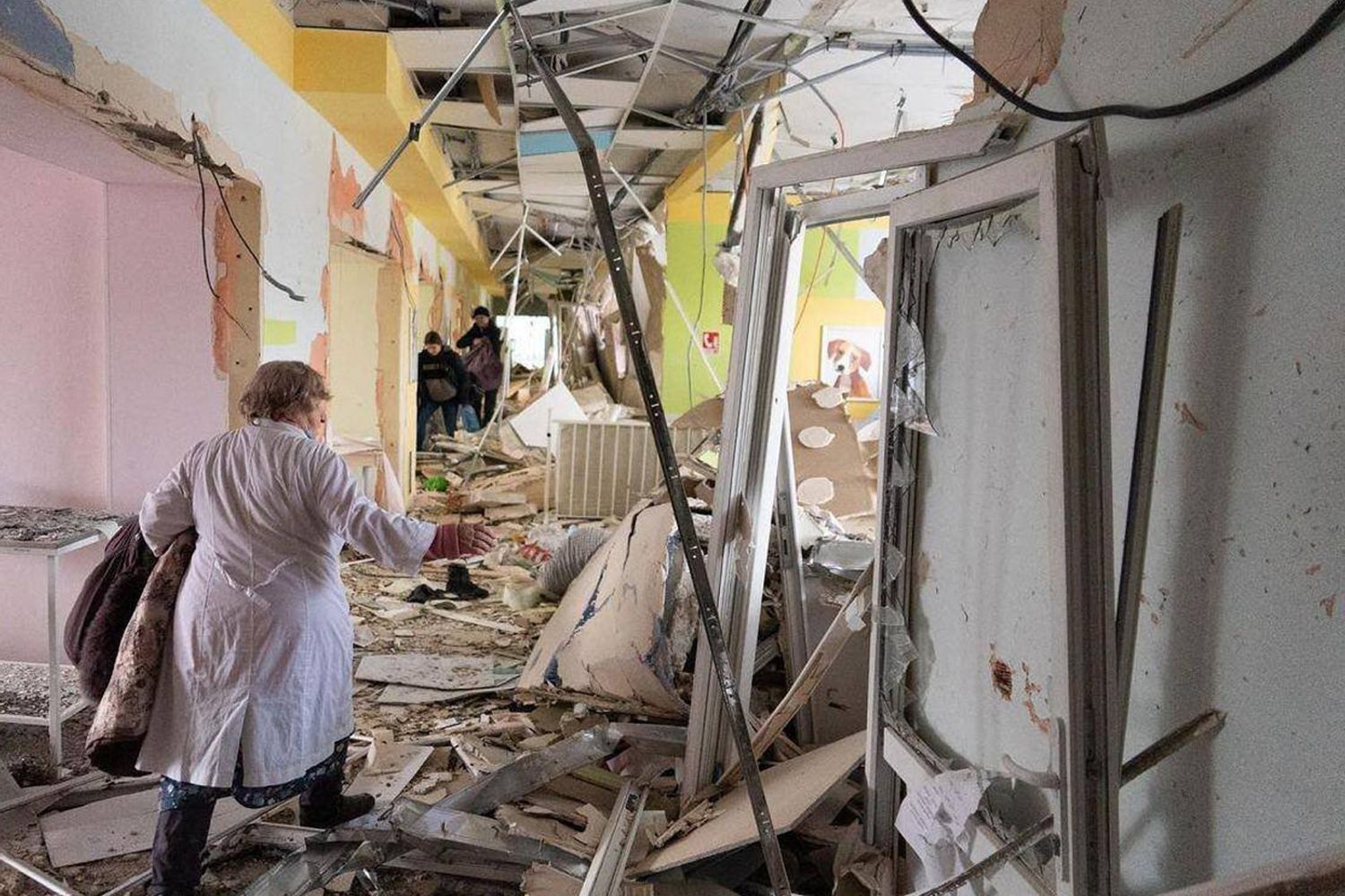 Ospedale pediatrico a Mariupol devastato dalle bombe