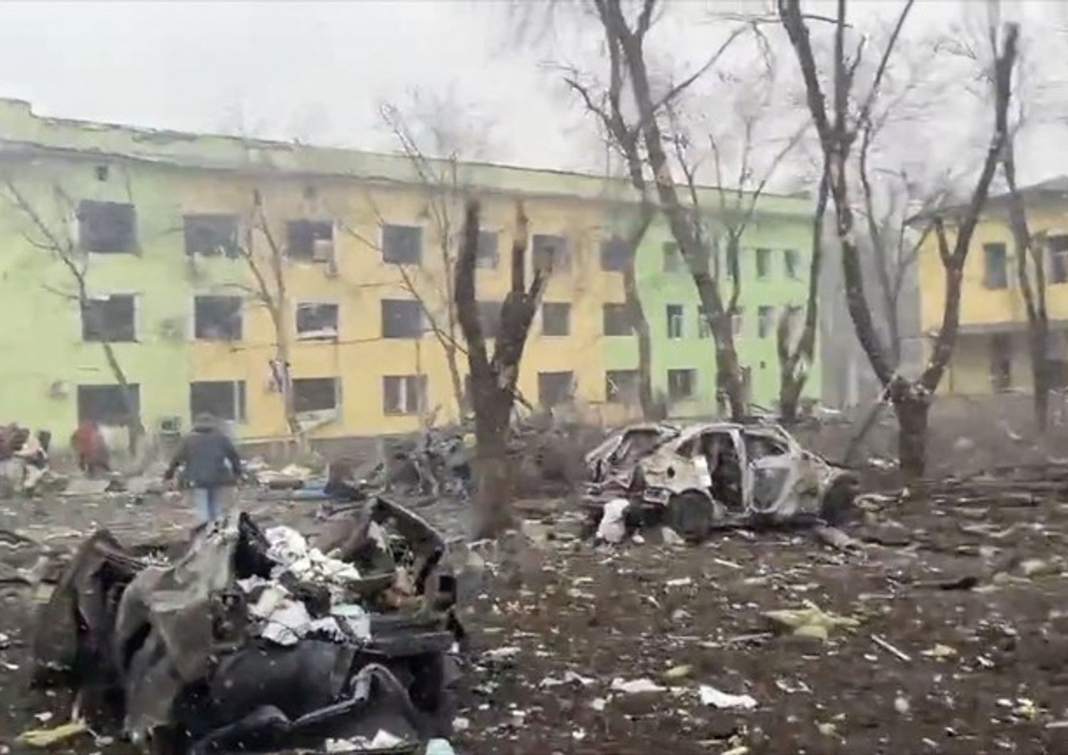 L'ospedale pediatrico di Mariupol bombardato dai missili russi