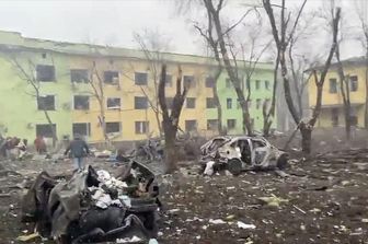 L'ospedale pediatrico di Mariupol bombardato dai missili russi