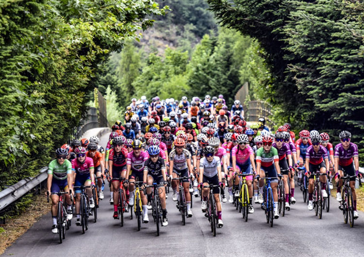 Una tappa del Giro Donne 2021