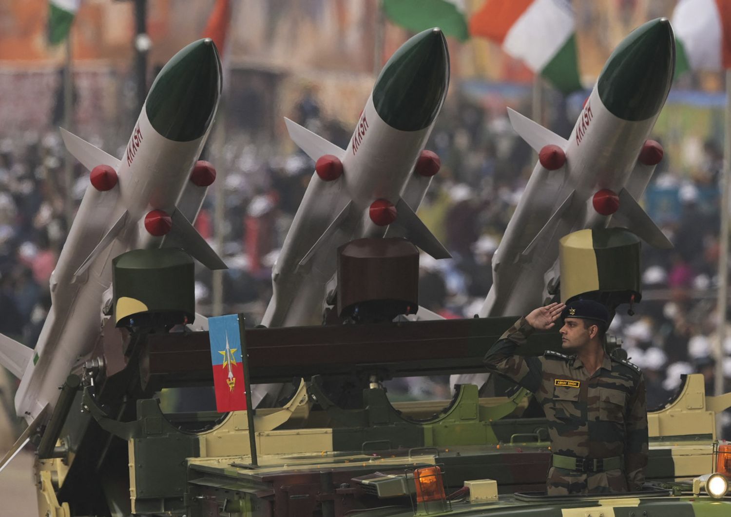 Un sistema missilistico indiano durante una parata