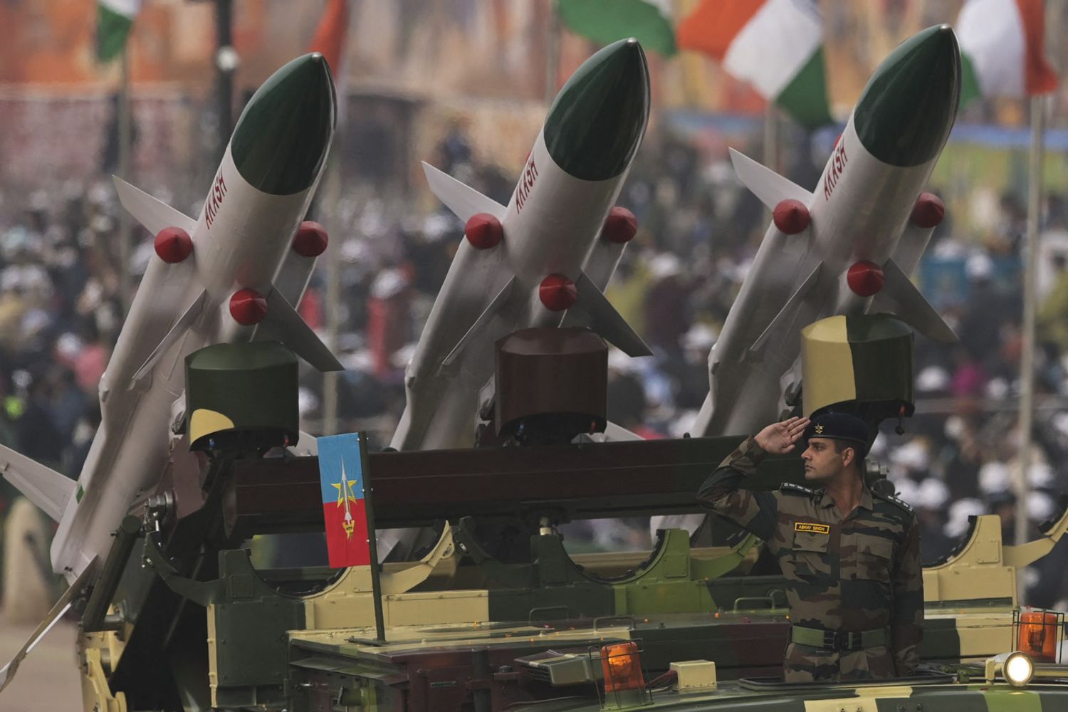 Un sistema missilistico indiano durante una parata