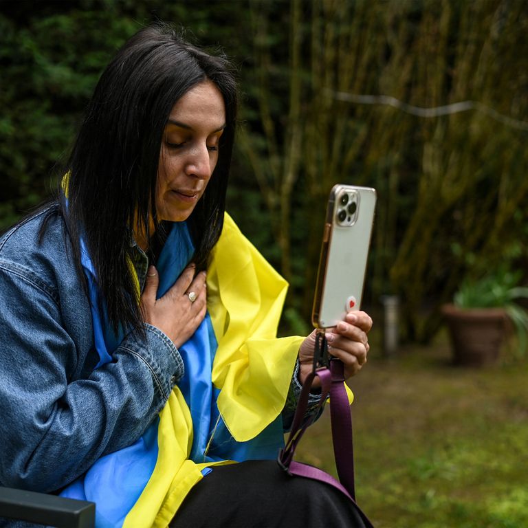 La cantante Jamal intona l'inno Ucraino in diretta sui social