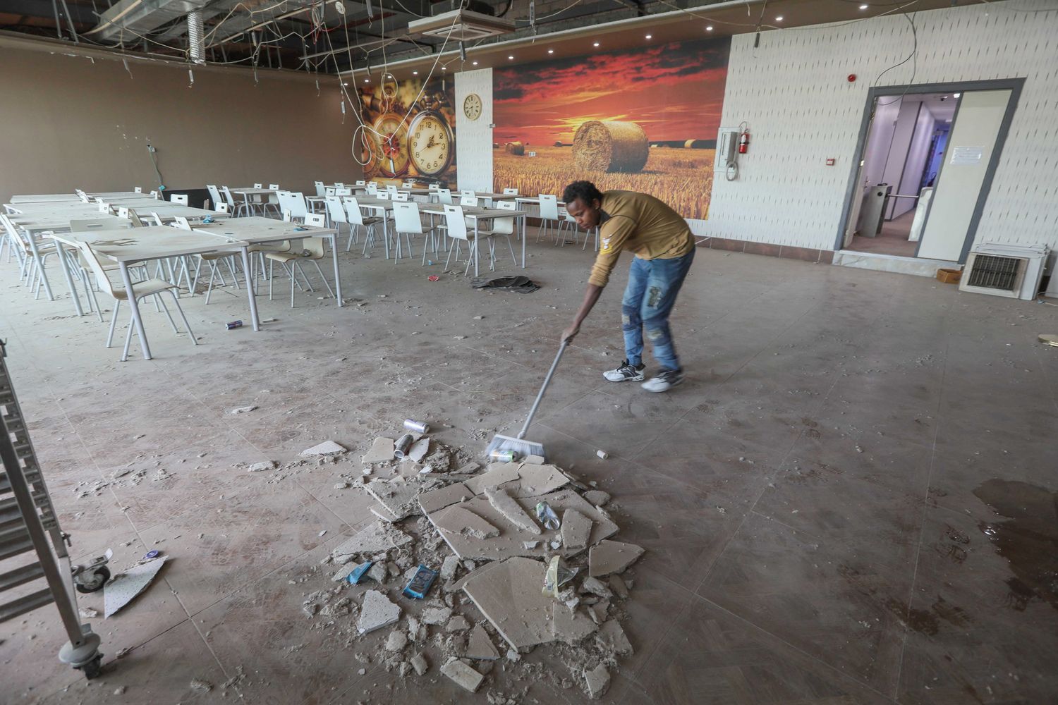 Pulizie dopo l'attacco con razzi a Erbil