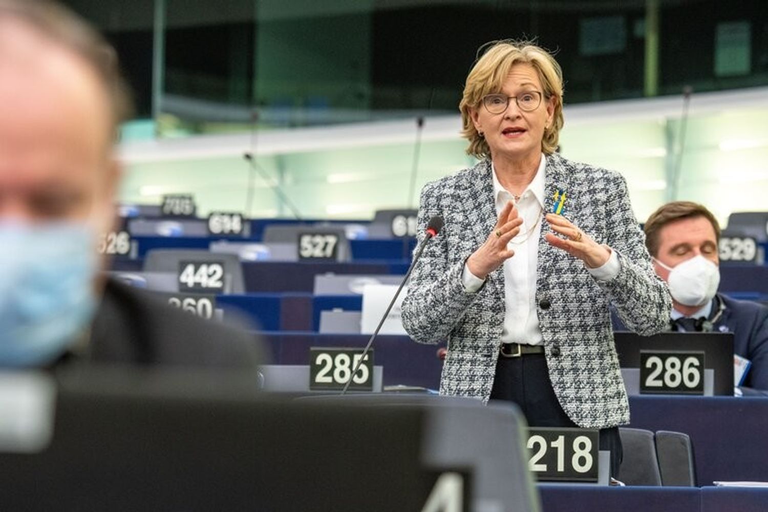 La commissaria Mairead McGuinnes in plenaria della Conferenza sul Futuro dell'Europa a Strasburgo