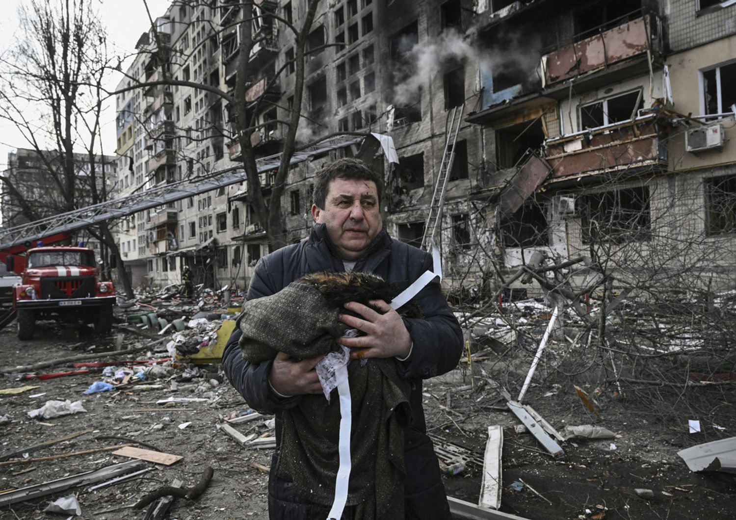 Palazzo colpito dai bombardamenti a Kiev&nbsp;
