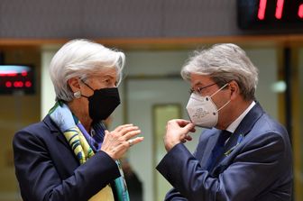 La presidente della Bce Christine Lagarde President e il Commissario europeo per l'Economia, Paolo Gentiloni&nbsp;