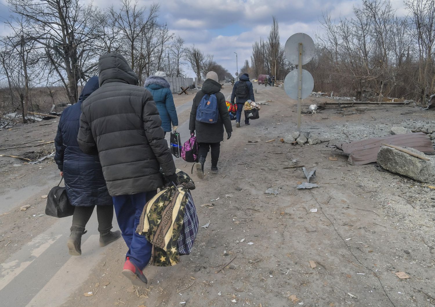 Profughi in fuga da Mariupol