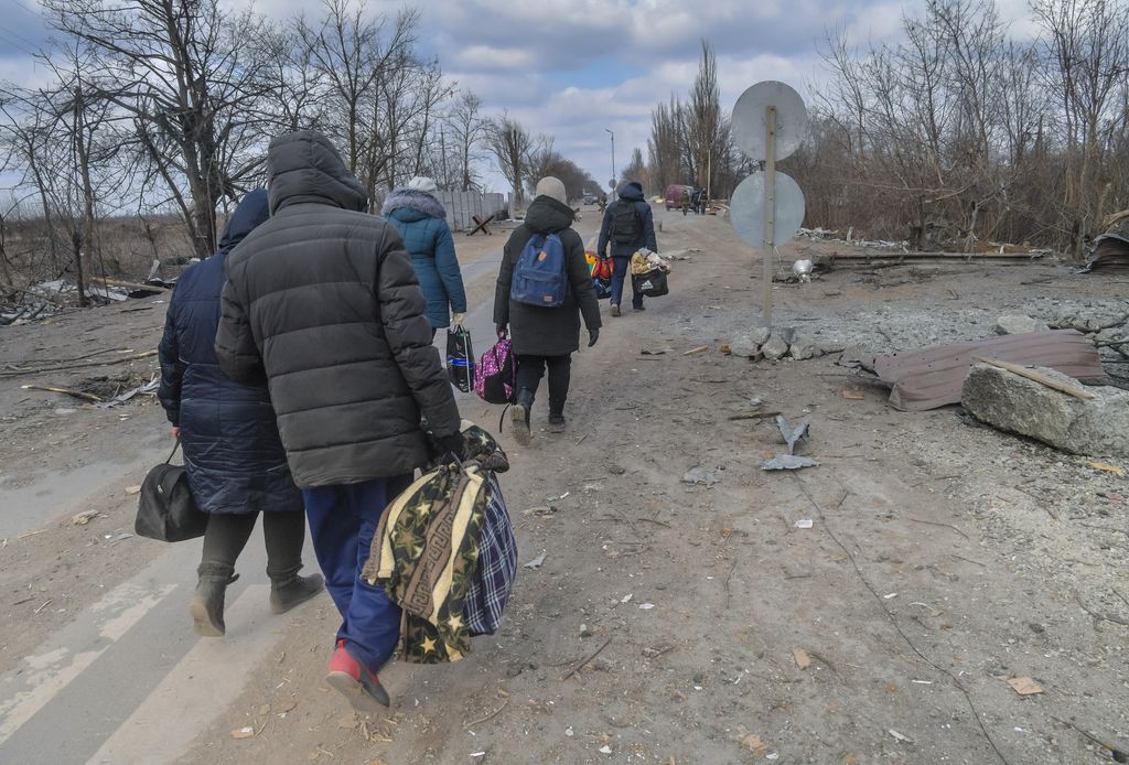Profughi in fuga da Mariupol