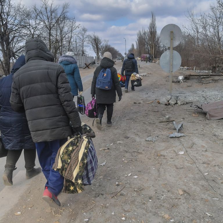 Profughi in fuga da Mariupol