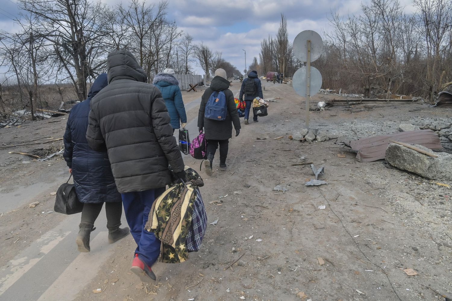 Civili in fuga da Mariupol